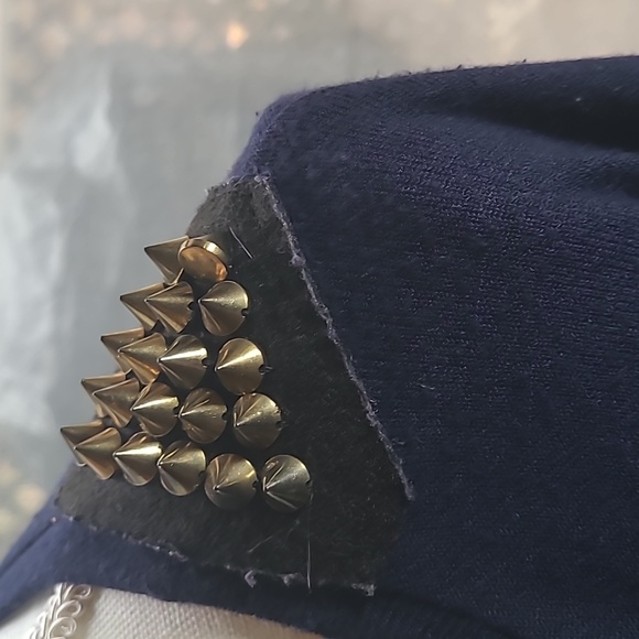 Lely ❤️ Wood angel wing shoulder spike pull over long sleeves. - Picture 3 of 6